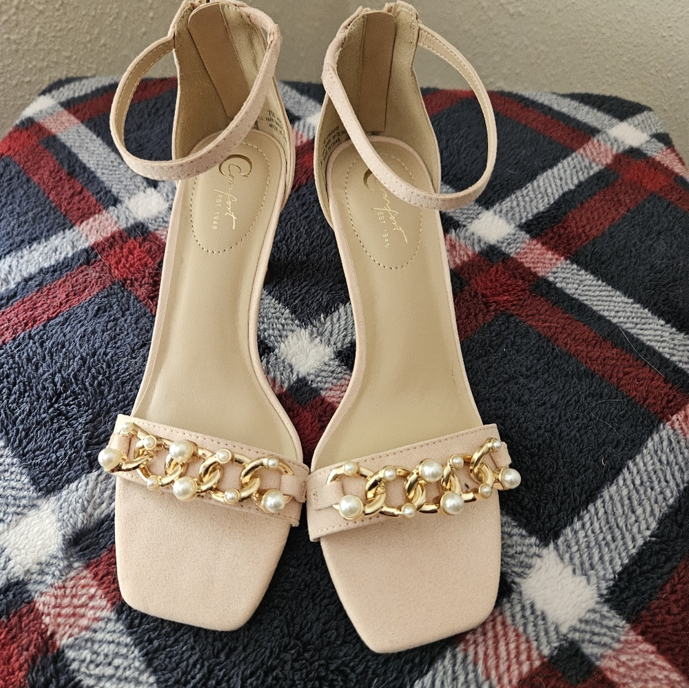 Womens pale blush beaded heels 7M by Comfort